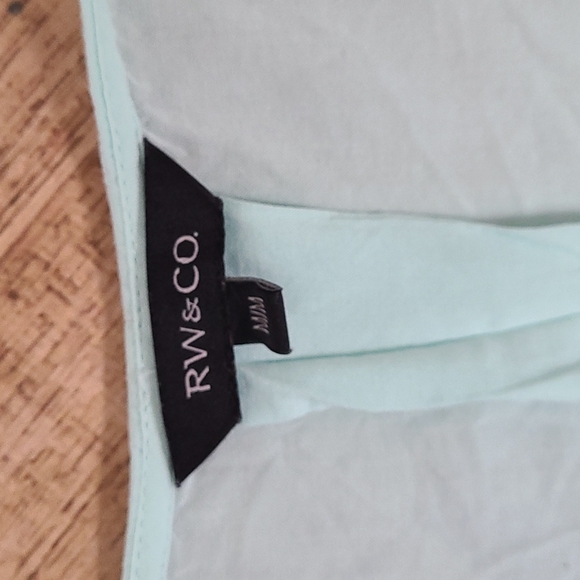 RW&Co short sleeve mint shirt - Picture 2 of 3